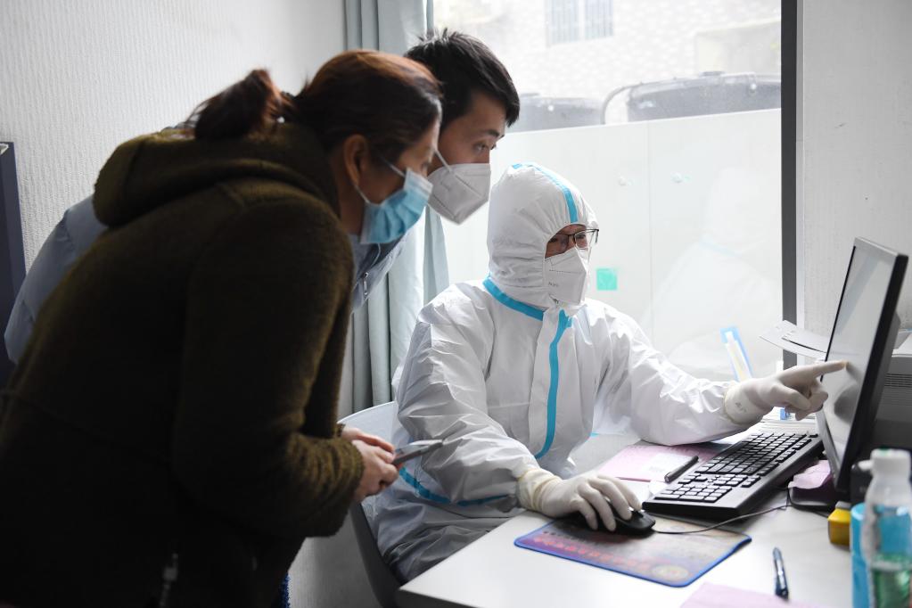 疫情下就醫(yī)煩心事咋解決？多地舉措體現(xiàn)制度與溫度