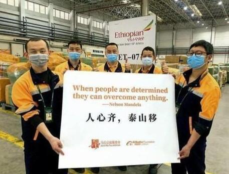 美國疫情失控物資急缺，中國援助遭拒，醫(yī)護發(fā)聲被打壓