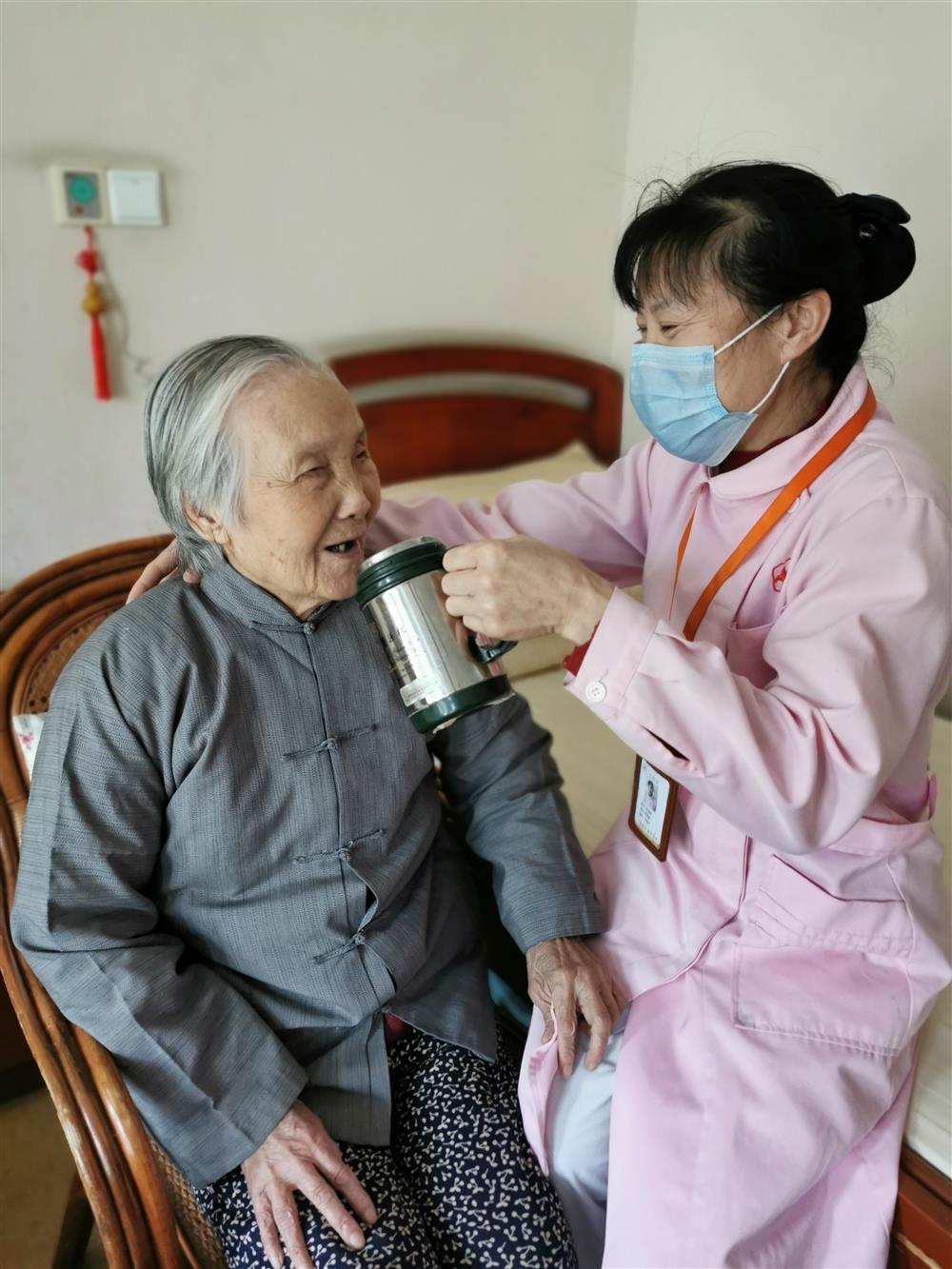 上海養(yǎng)老機(jī)構(gòu)封閉管理，疫情下老人照料與物資保障情況如何？