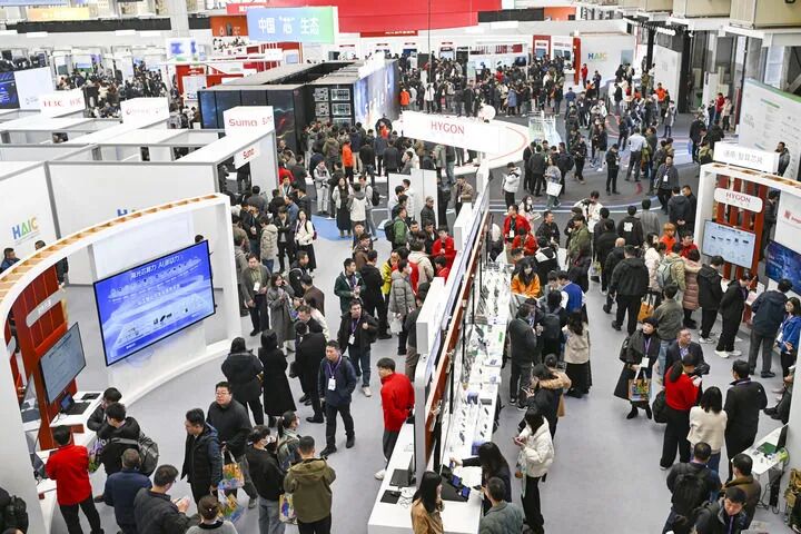 AI助力創(chuàng)意產(chǎn)品興起，不依賴外掛，獨居App成熱門