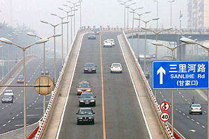 北京單雙號(hào)限行首日車流量降半，綠色出行公交地鐵有變化