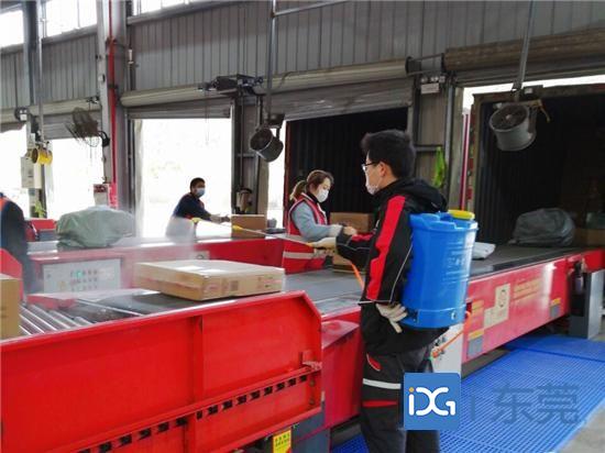 春節(jié)臨近快遞停運(yùn)表熱傳？快遞公司回應(yīng)：春節(jié)期間不停運(yùn)