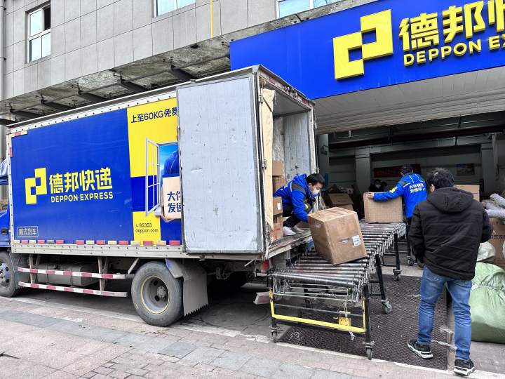 元旦春節(jié)臨近，網(wǎng)購(gòu)快遞時(shí)效何時(shí)恢復(fù)？小哥返工有盼頭了