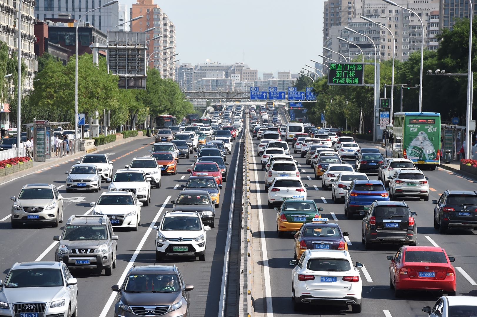 限行限號(hào)成趨勢(shì)，中小城市紛紛跟進(jìn)，如何應(yīng)對(duì)成關(guān)注焦點(diǎn)？