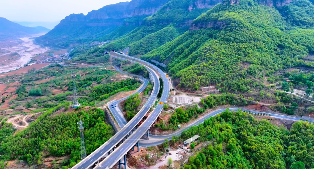 高速道路養(yǎng)護(hù)人：汛期堅守，守護(hù)安林、林長高速通途