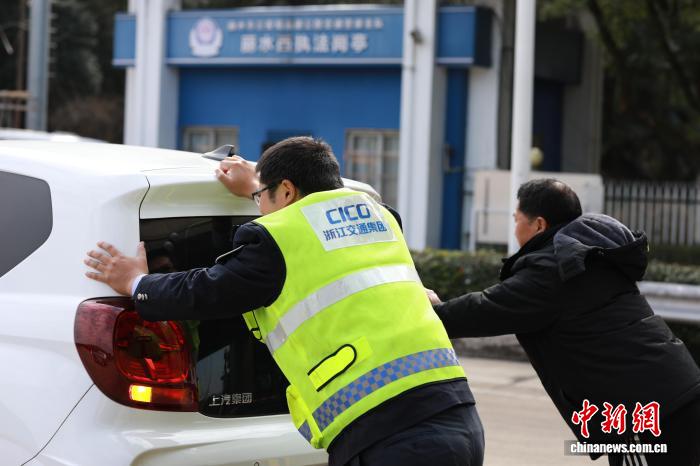 大年初一浙江高速人守護跨省大動脈，車流攀升保暢出行