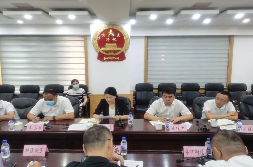 區(qū)長(zhǎng)強(qiáng)調(diào)：疫情防控不松懈，扎實(shí)推進(jìn)疫苗接種工作